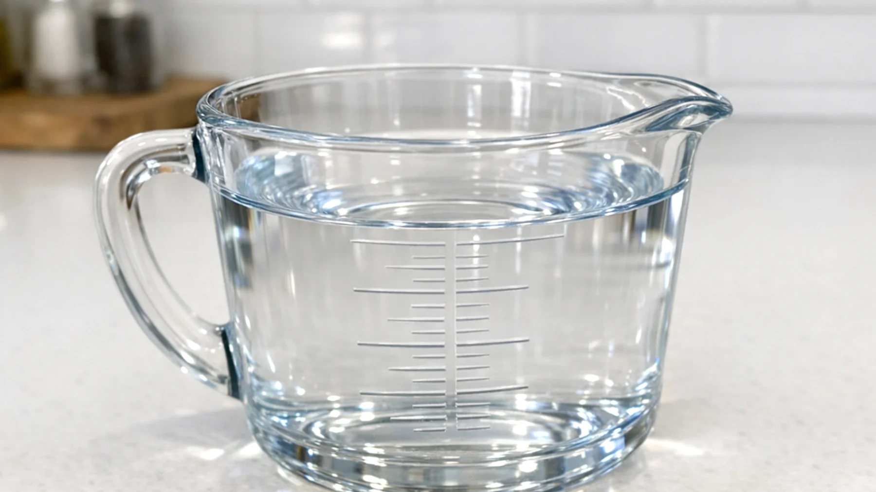 Come riconoscere se un bicchiere graduato è di qualità e accurato nelle misurazioni per garantire il successo delle ricette casalinghe"